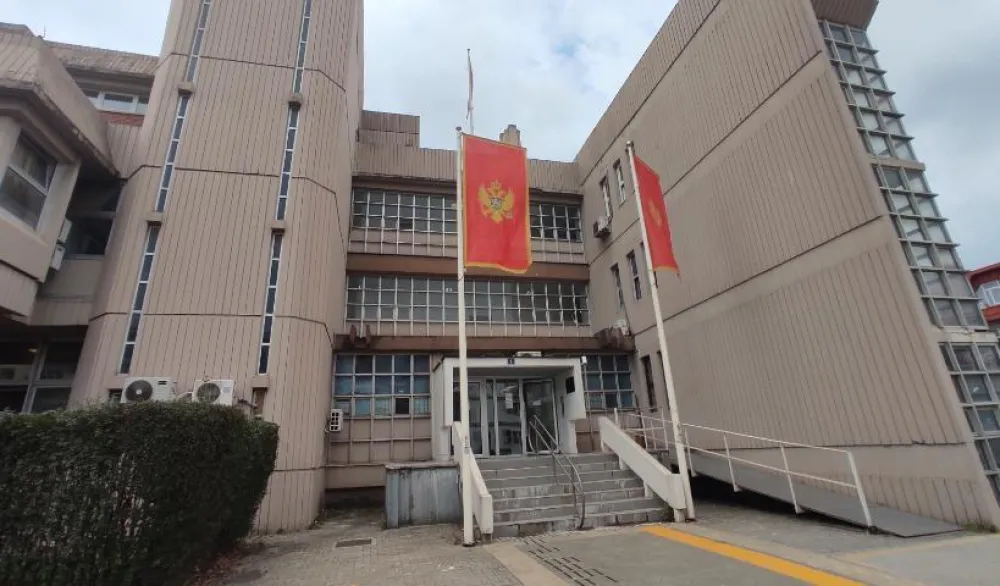 Podgoričanin Mi&scaron;ko Mugo&scaron;a počeo &scaron;trajk glađu jer nema struju