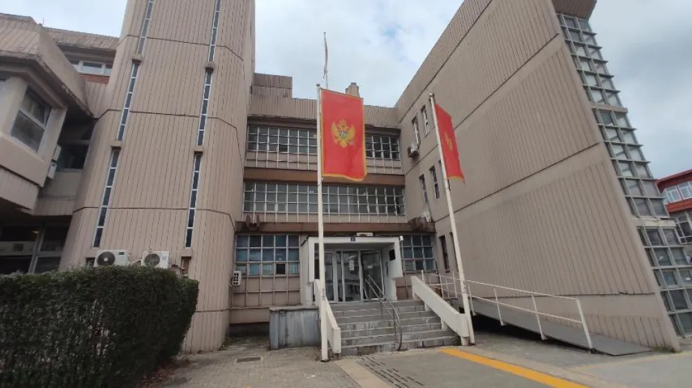 Podgoričanin Mi&scaron;ko Mugo&scaron;a počeo &scaron;trajk glađu jer nema struju