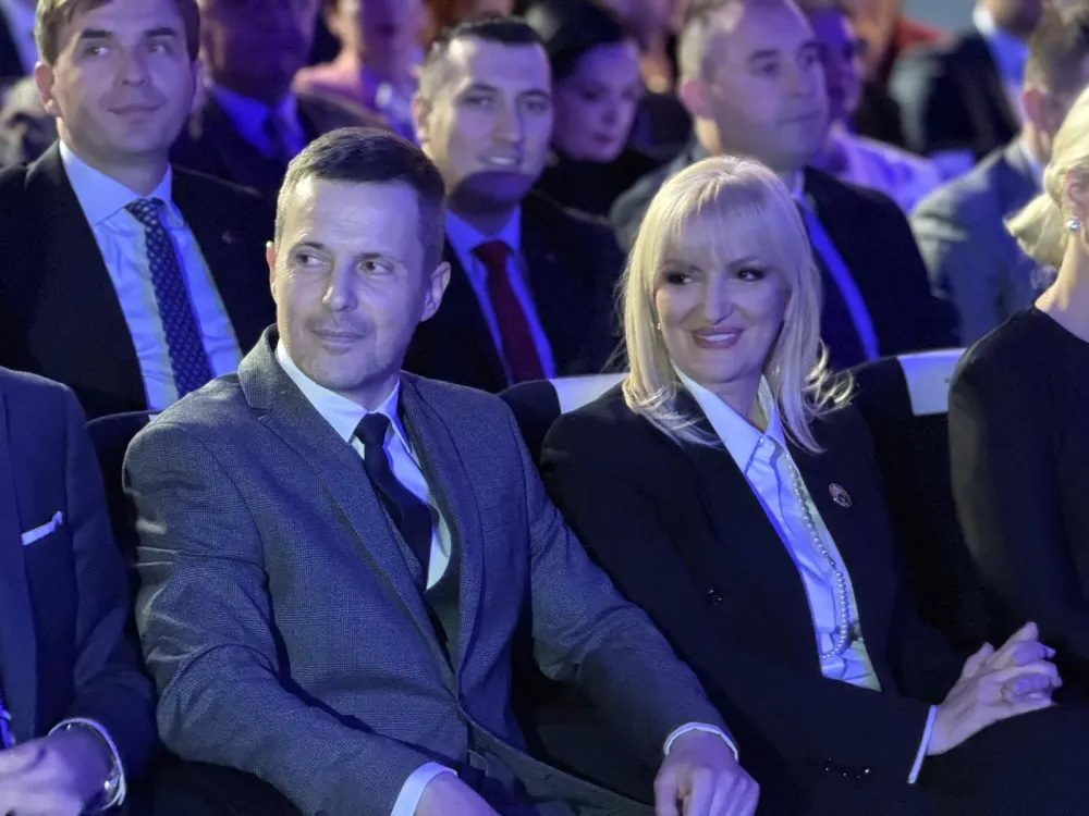 Mujović: Ne postoji ni&scaron;ta ljep&scaron;e i svjetlije od slobode