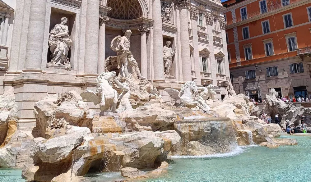 Od februara 2026. naplaćuje se prilaz Fontani di Trevi u Rimu