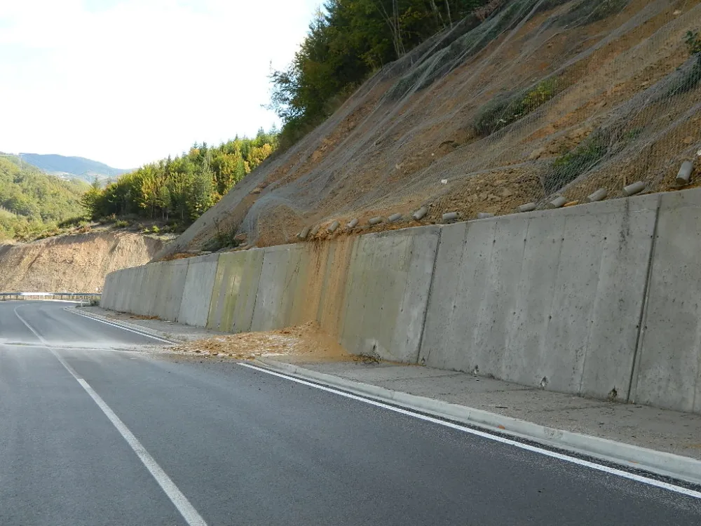 Smanjena vidljivost, mogući sitniji odroni