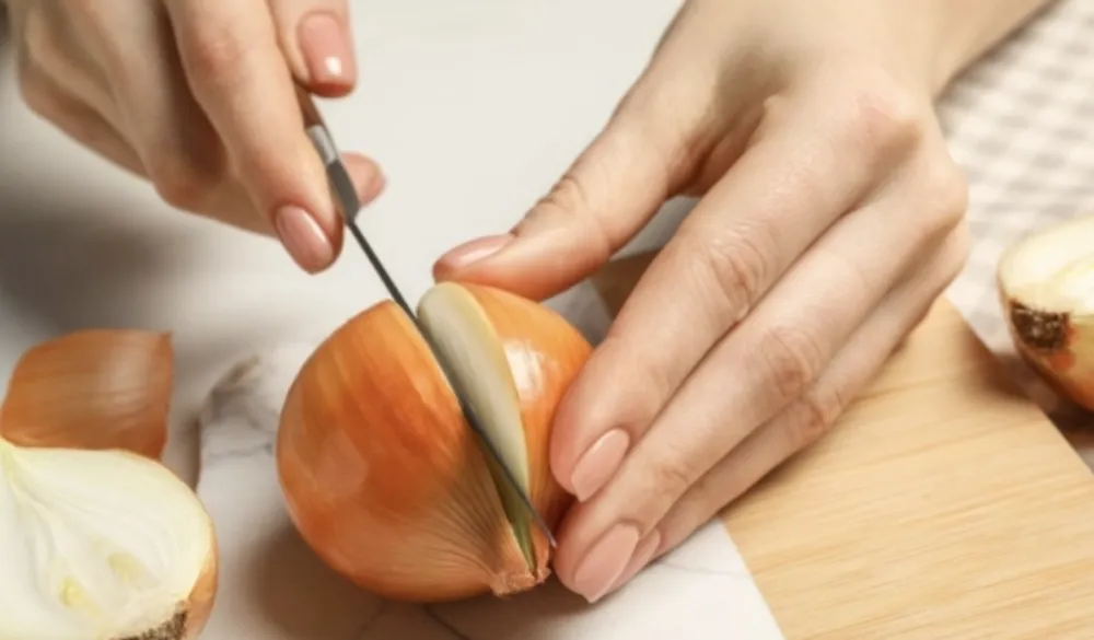 Bacate ljuske od luka? Prava nutritivna bomba koja gre&scaron;kom zavr&scaron;ava u smeću