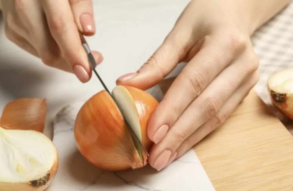 Bacate ljuske od luka? Prava nutritivna bomba koja gre&scaron;kom zavr&scaron;ava u smeću