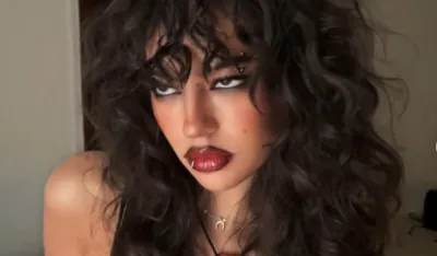 Vampirska frizura neočekivani je hit za 2026.