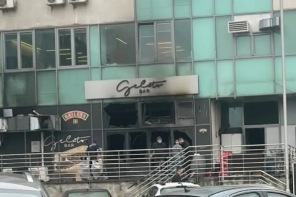 (VIDEO) U Beogradu zapaljen kafić