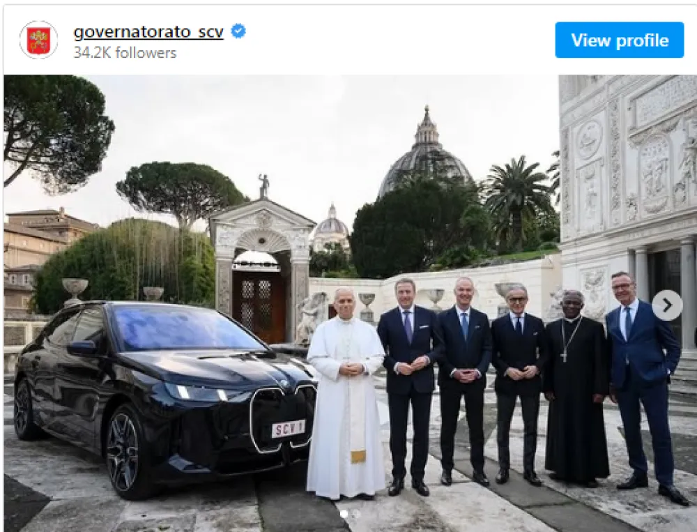 Papa dobio novi papamobil
