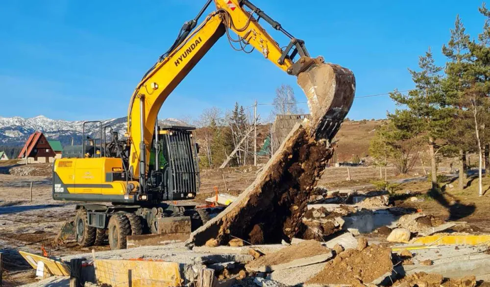 MDUP: Nastavljena akcija uklanjanja nelegalnih objekata na Žabljaku