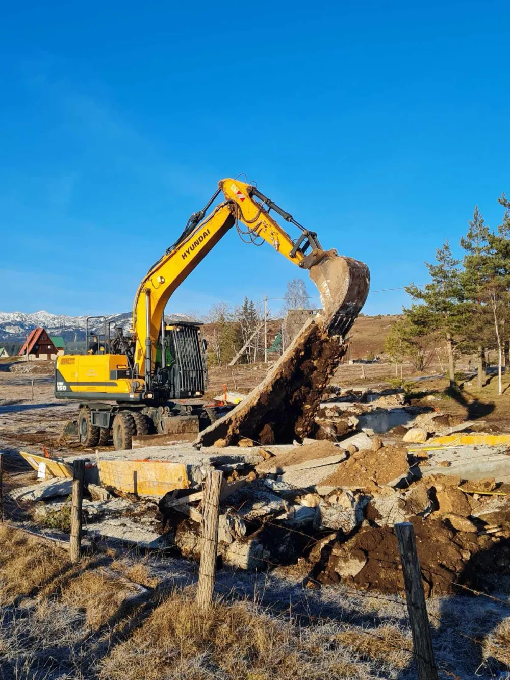 MDUP: Nastavljena akcija uklanjanja nelegalnih objekata na Žabljaku