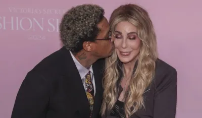 (VIDEO) &Scaron;er veza sa 40 godina mlađim "ispeglala" lice