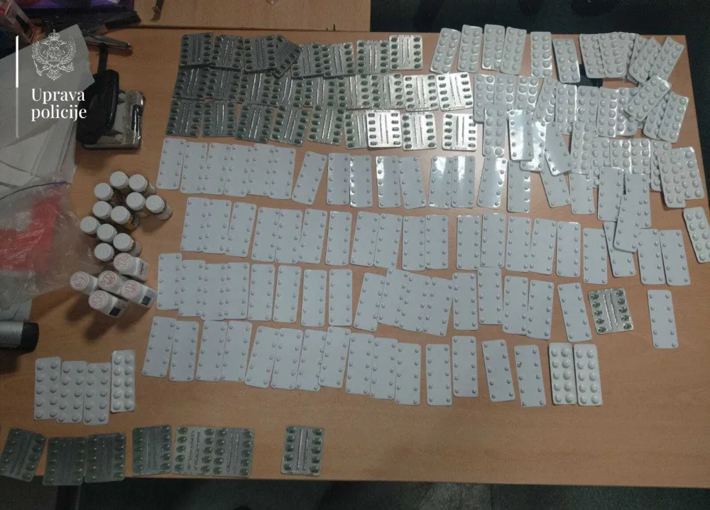 Na Aerodromu Tivat uhap&scaron;en državljanin Grčke, nađeno skoro 2.000 tableta sa liste opijata