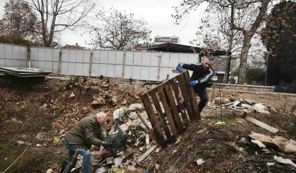 Građani uklonili deponiju u samom centru Danilovgrada, traže da se postavi ograda