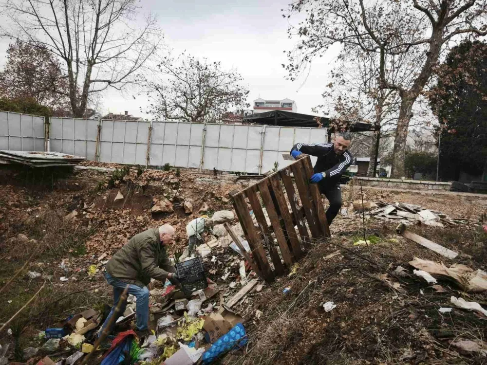 Građani uklonili deponiju u samom centru Danilovgrada, traže da se postavi ograda