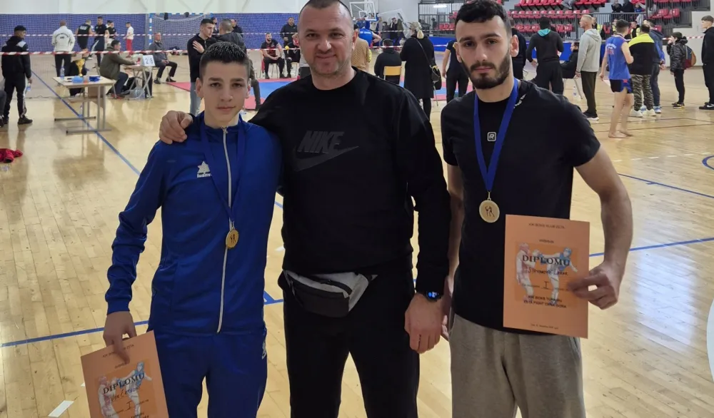 Osvajači medalja sa trenerom Durkovićem