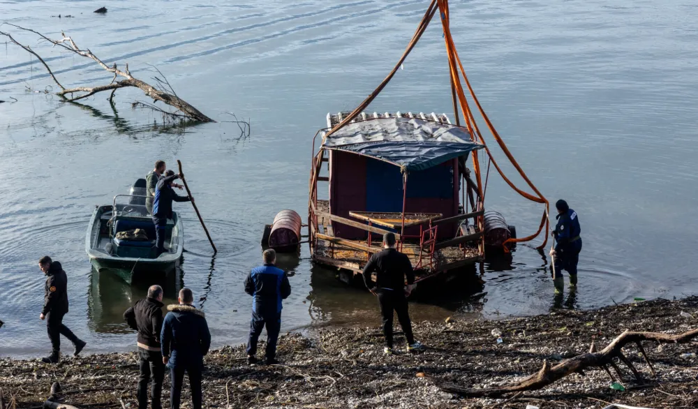 Uklonjeni prvi ploveći objekti iz Skadarskog jezera
