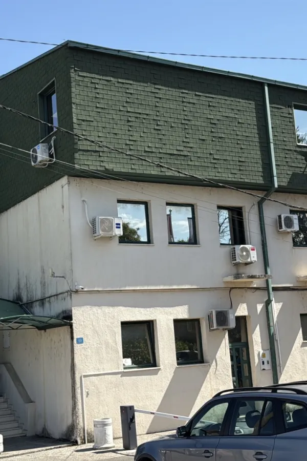 Op&scaron;tina Zeta, Zgrada
