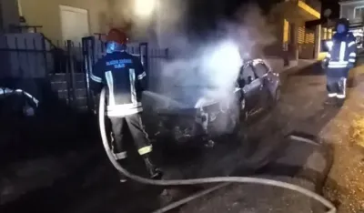 Baranin osumnjičen za izazivanje požara na vozilu službenika Uprave carina