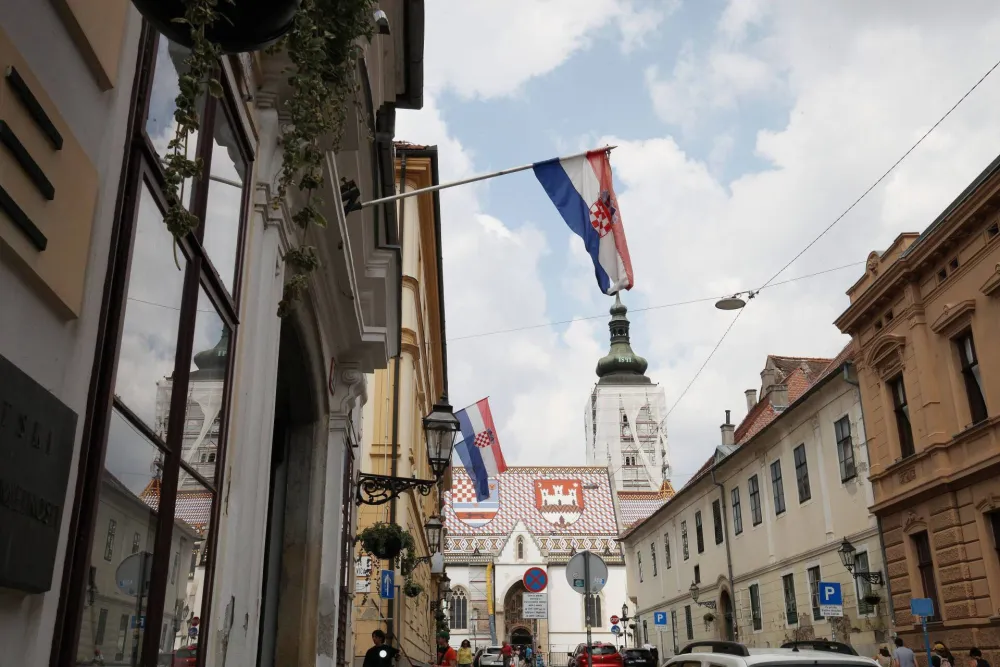 Dvije trećine Hrvata smatra da im je država na pogre&scaron;nom putu