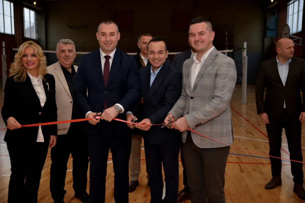 Dragoslav &Scaron;ćekić otvorio rekonstruisanu fiskulturnu salu u Beranama