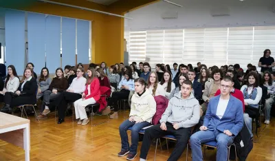 Stipendije srednjo&scaron;kolcima