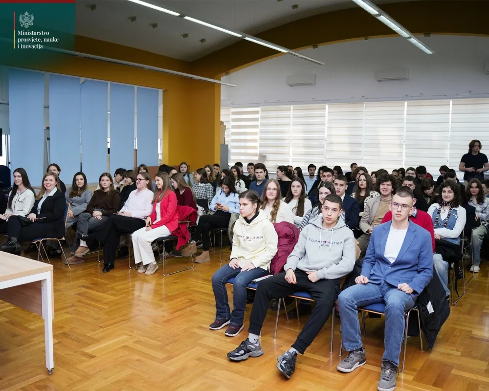 Stipendije srednjo&scaron;kolcima