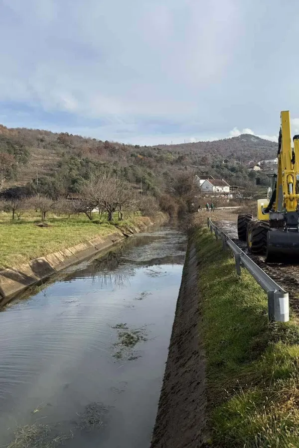 (VIDEO) Zelenilo i Deponija bez tendera čiste kanal Mareze