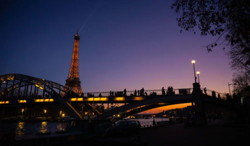 Privedeno 40 ljudi zbog neprijavljenog vatrometa kod Ajfelove kule