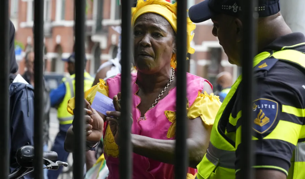 Devetoro ubijenih u napadu nožem blizu glavnog grada Surinama, izbodena i djeca