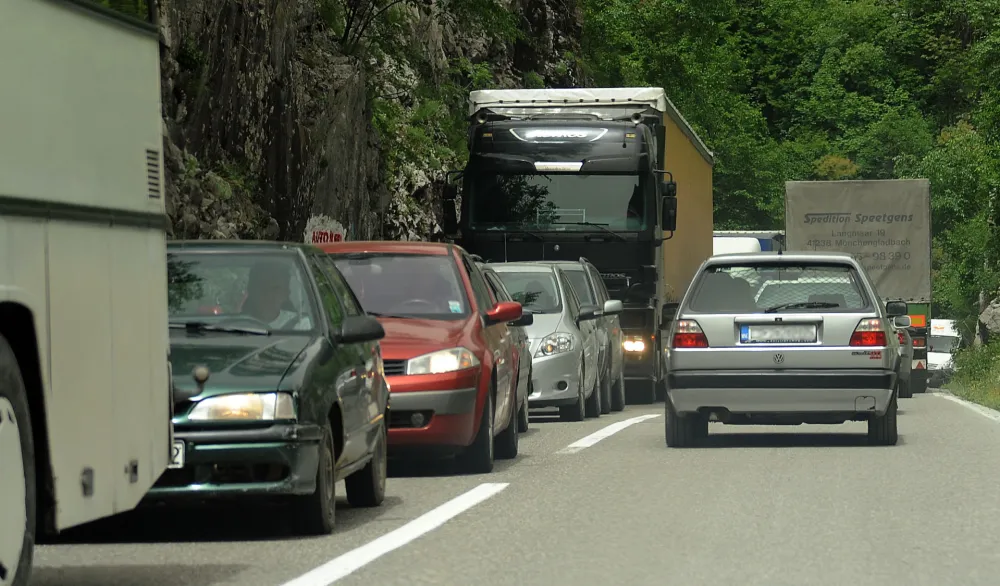 Ko nas najvi&scaron;e nervira u saobraćaju: 10 navika vozača koje svakodnevno ugrožavaju život