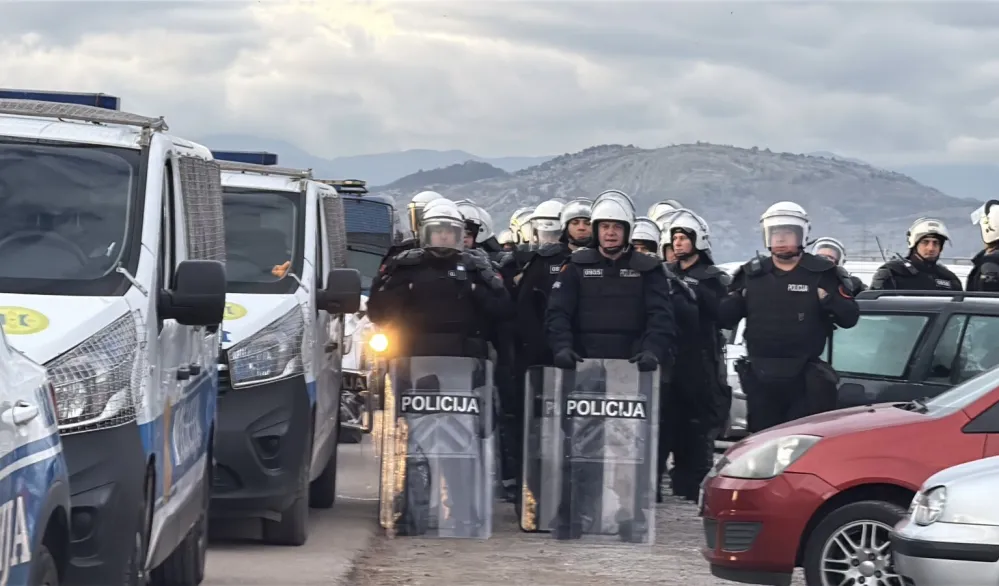 UP: Pozvani smo da interveni&scaron;emo, povrijeđen komunalni policajac