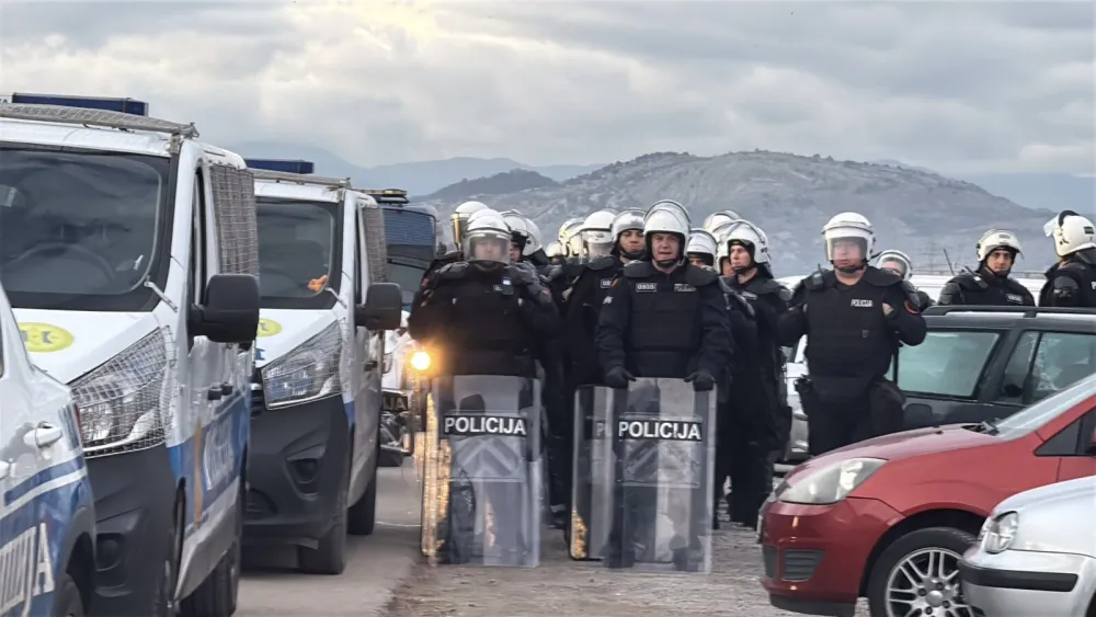 UP: Pozvani smo da interveni&scaron;emo, povrijeđen komunalni policajac