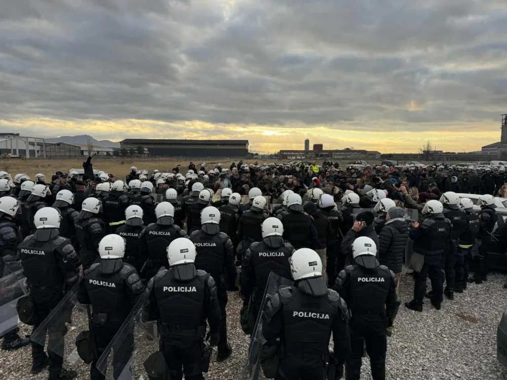 (FOTO/VIDEO) Ako bude po Njutnu, u Podgorici pada vlast