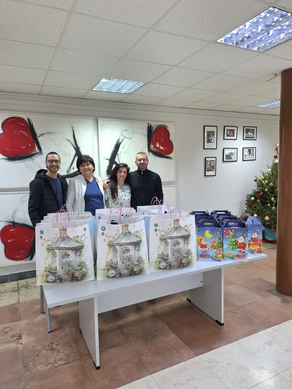 Fondacija Mentorium obradovala 345 mali&scaron;ana poklon paketićima