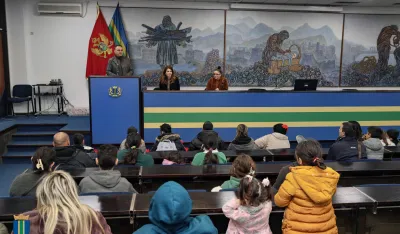 ​Op&scaron;tina Bar novogodi&scaron;njim paketima&nbsp;obradovala djecu pripadnike RE populacije