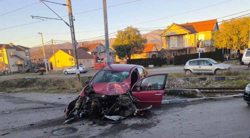 Zagorič: Sudar automobila i voza, jedna osoba povrijeđena