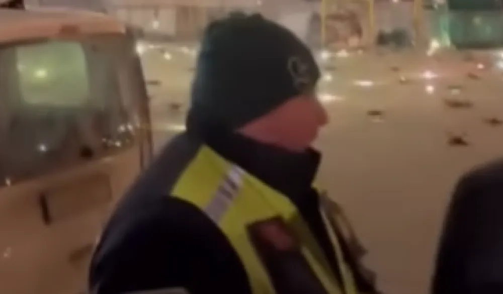(VIDEO) Incident u Budvi: Dronovi tokom spektakla popadali u more i na plato ispred Lučke kapetanije