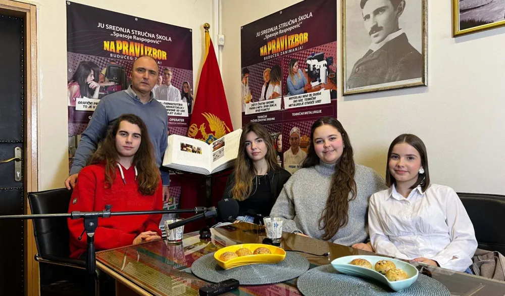 Đaci SS&Scaron; "Spasoje Raspopović" napravili svoju televiziju: Kamerom iz &scaron;kolskih klupa