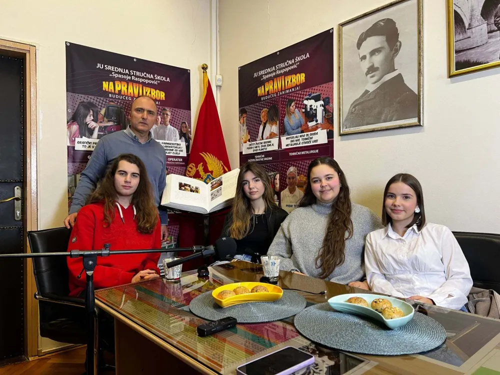 Đaci SS&Scaron; "Spasoje Raspopović" napravili svoju televiziju: Kamerom iz &scaron;kolskih klupa