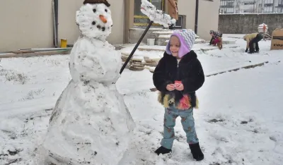 Zimska idila u Podgorici, snijeg obradovao mali&scaron;ane