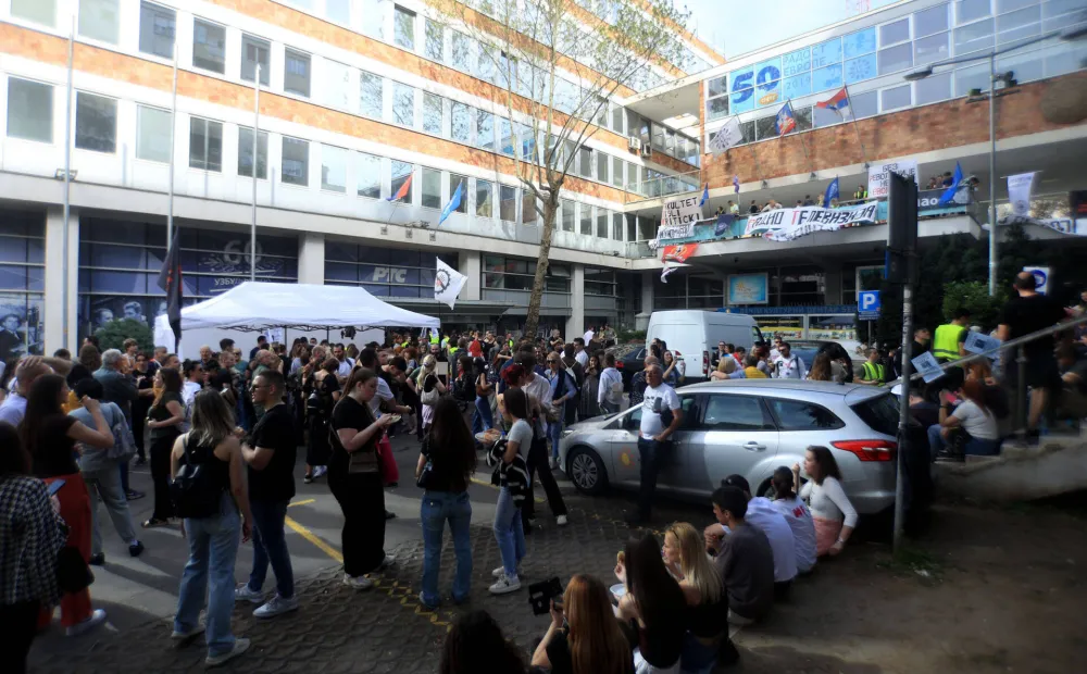 Srbiju u 2025. obilježili brojni izazovi, nova vlada, blokade i Ćacilend