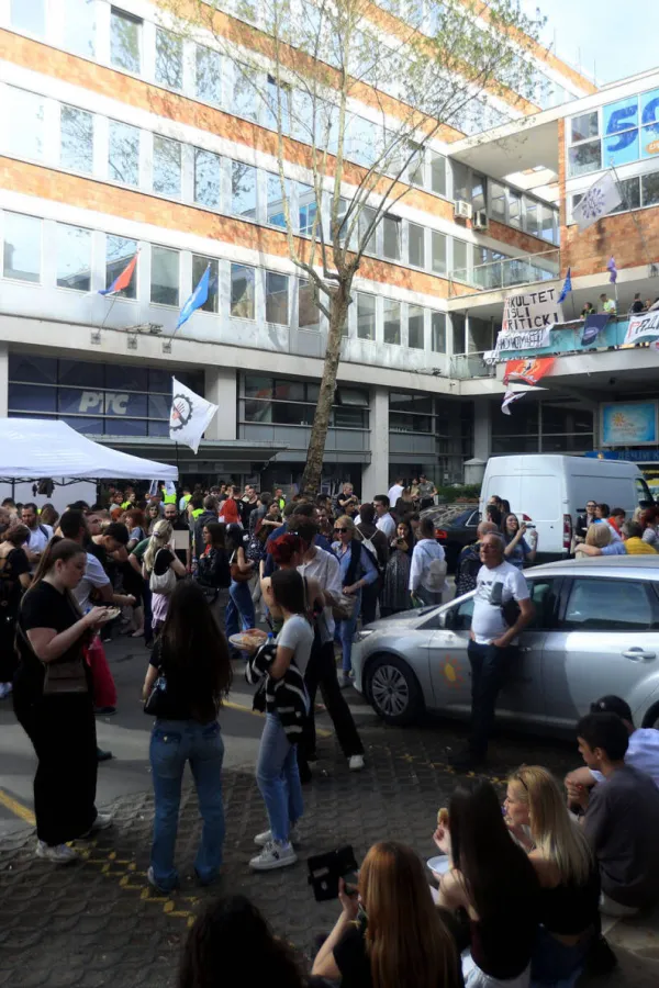 Srbiju u 2025. obilježili brojni izazovi, nova vlada, blokade i Ćacilend