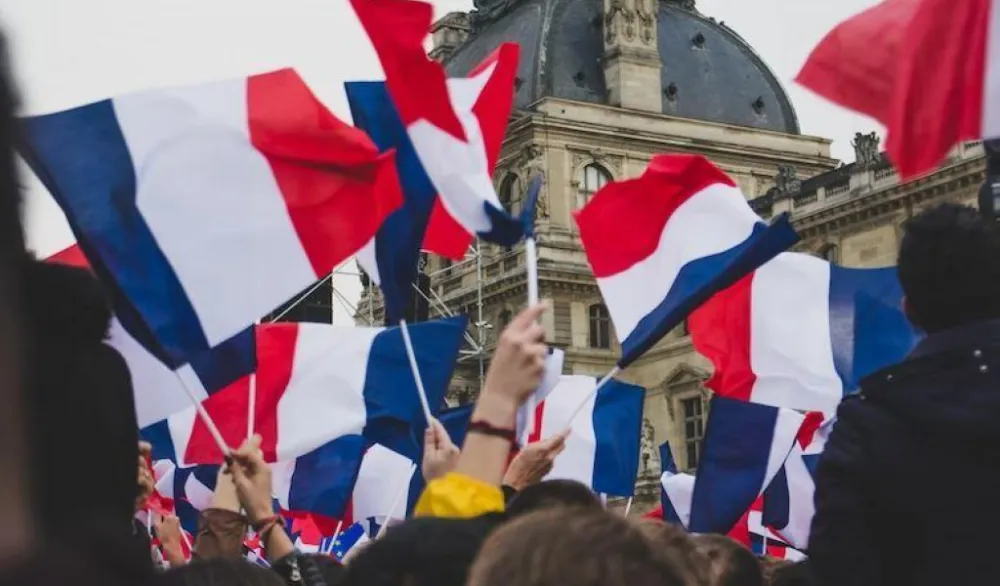 Francuska ukida doživotne beneficije za biv&scaron;e premijere i ministre