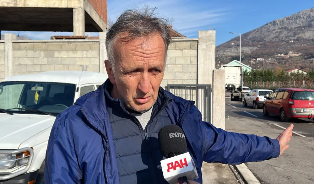 (VIDEO) Problemi sa nepropisnim parkiranjem na Zlatici: Automobili blokiraju prilaz imovini