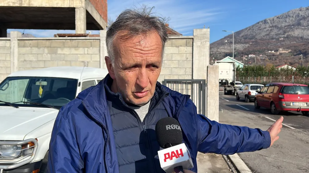 (VIDEO) Problemi sa nepropisnim parkiranjem na Zlatici: Automobili blokiraju prilaz imovini