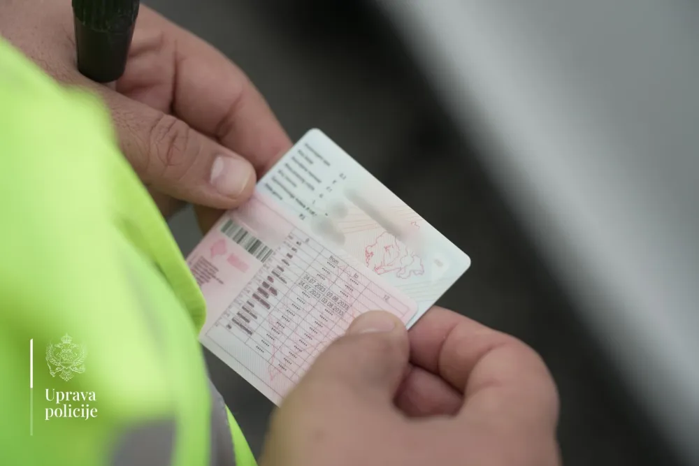 Za 24 sata 23 saobraćajne nezgode, &scaron;est osoba teže povrijeđeno