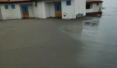 Ada Bojana: Jugo i talasi ugrožavaju objekte HTP "Ulcinjska rivijera"