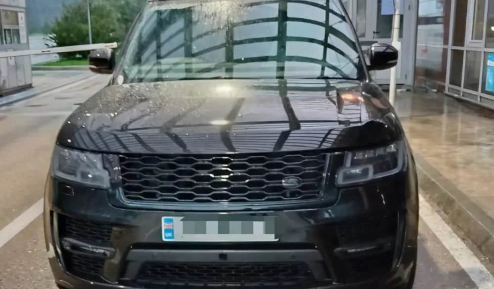 Land ROver "zaustavljen" na Debelom brijegu
