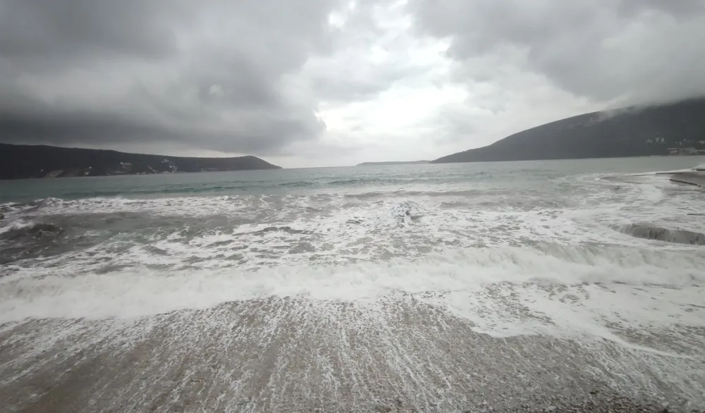 Budva: Podignut stepen operativne spremnosti zbog jakog vjetra i ki&scaron;e