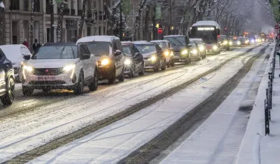 (FOTO) Saobraćajni kolaps zbog snijega u Francuskoj, Holandiji i Velikoj Britaniji