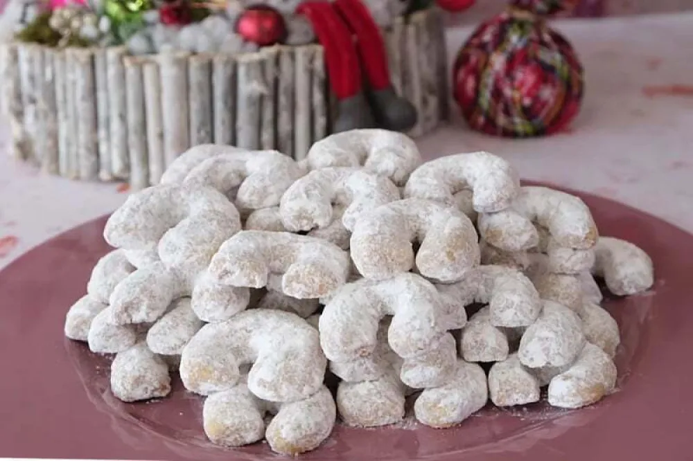 Jednostavan recept za sitne kolače: Napravite kiflice s orasima koje se tope u ustima