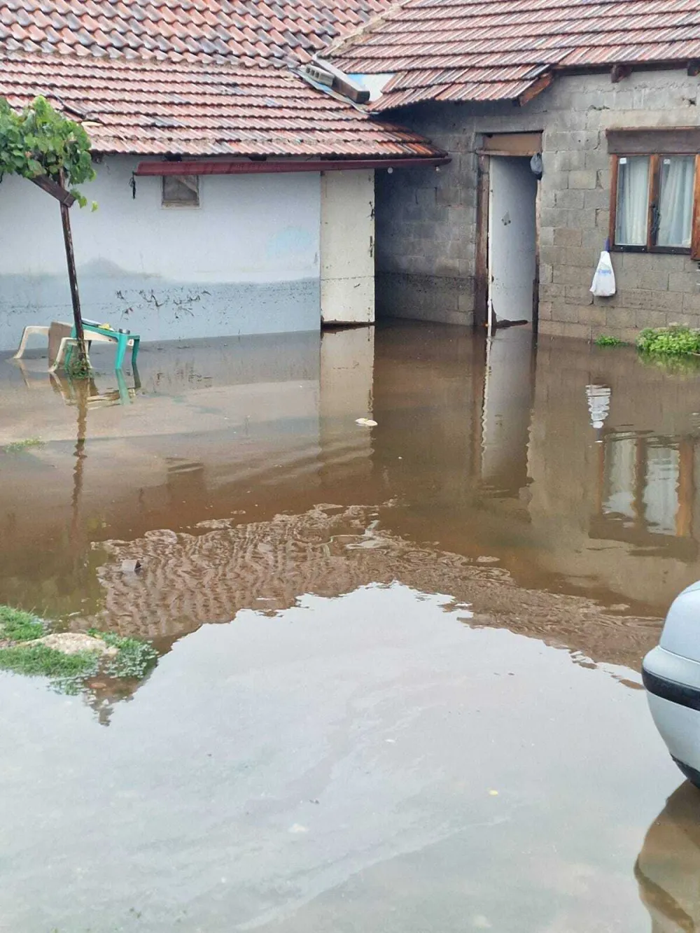 OK primio preko 450 poziva za 24 sata, poplave i prekidi saobraćaja u vi&scaron;e op&scaron;tina